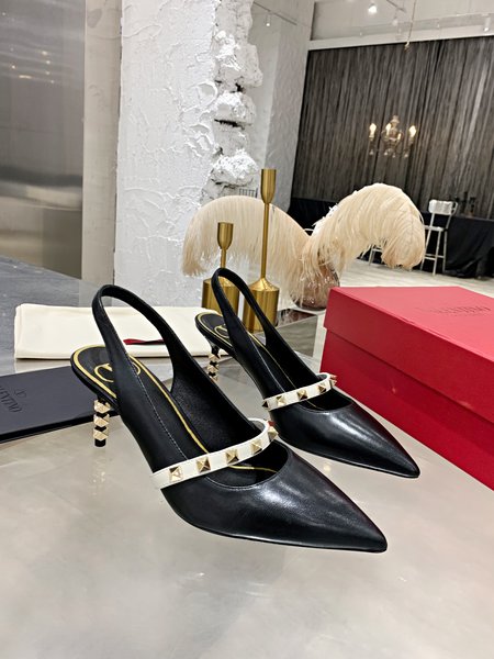 Valentino New rivet series