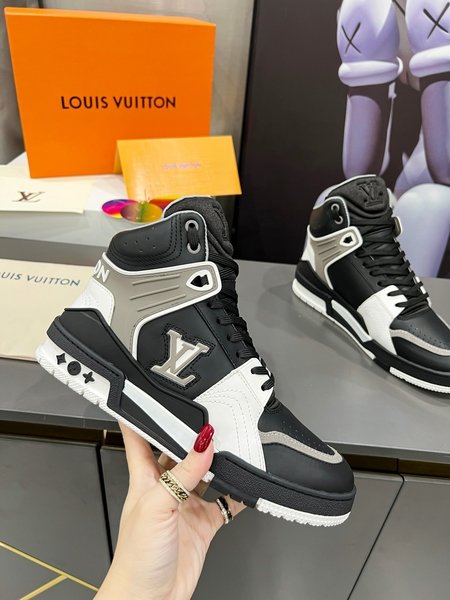 Louis Vuitton Imported cowhide stitching sneakers