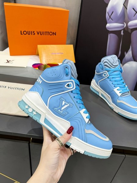 Louis Vuitton Imported cowhide stitching sneakers