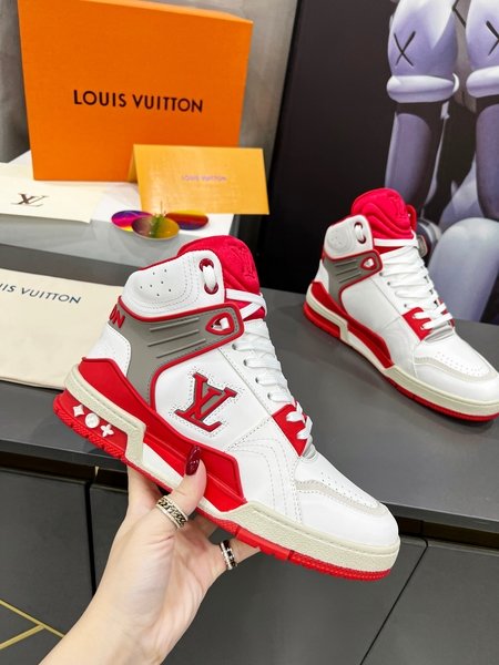 Louis Vuitton Imported cowhide stitching sneakers