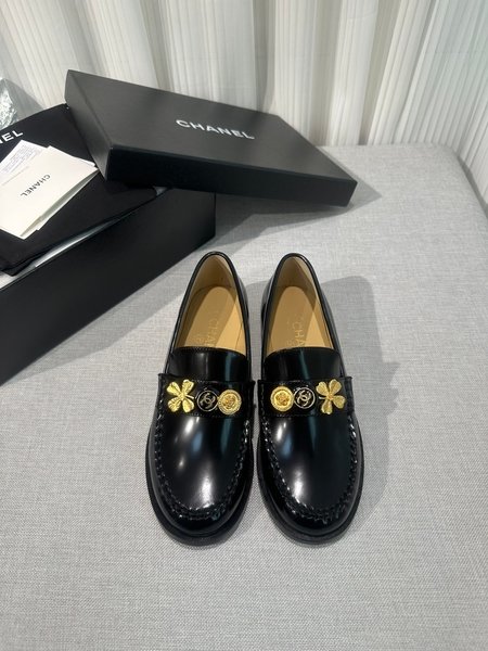 Chanel Cowhide loafers