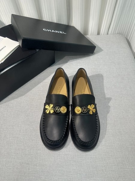 Chanel Cowhide loafers