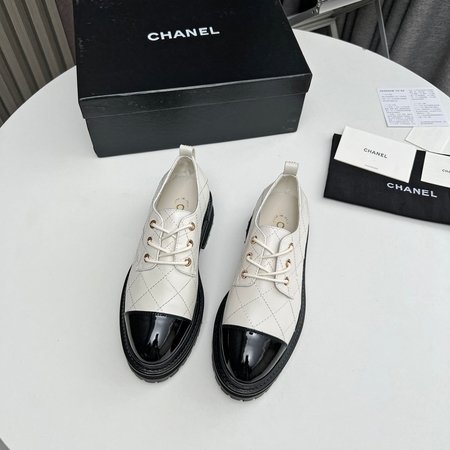 Chanel Thick-soled chain lace-up loafers