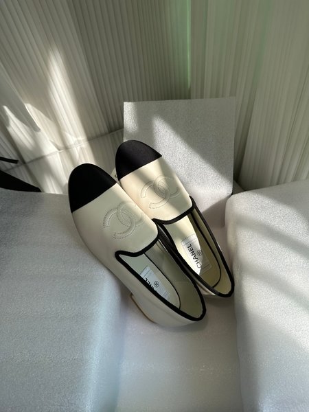 Chanel Cowhide embroidered loafers