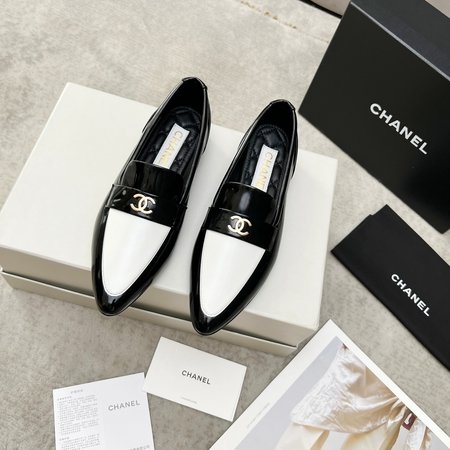 Chanel Patent leather pointed-toe loafers