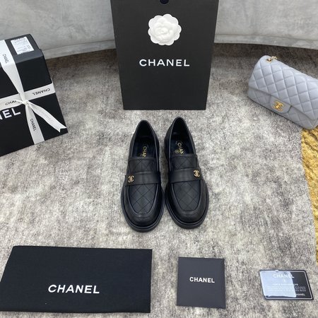 Chanel Classic vintage design leather shoes