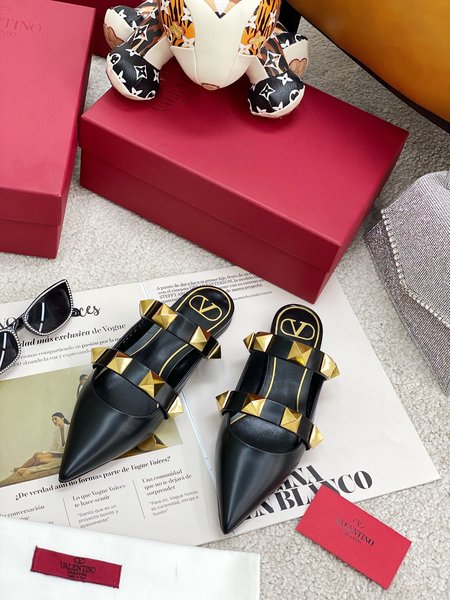 Valentino Rivet series