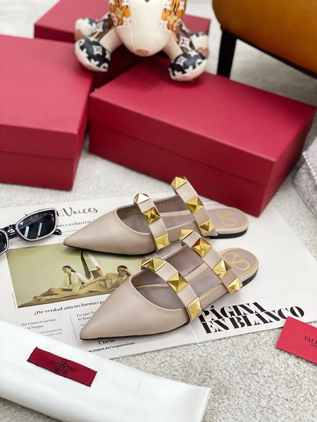 Valentino Rivet series