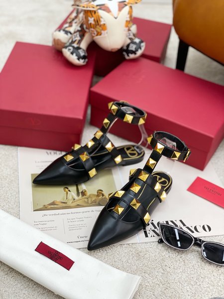 Valentino Rivet series