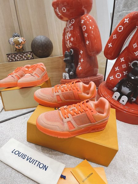 Louis Vuitton Casual sneakers embossed grained cowhide