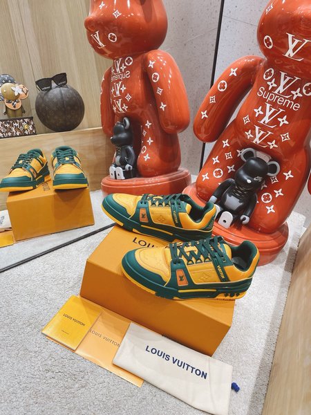 Louis Vuitton Casual sneakers embossed grained cowhide