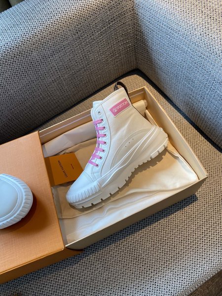 Louis Vuitton Squad High Top sneakers, Fall in love special series