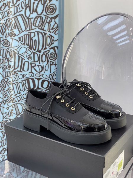 Chanel Lace-up leather shoes CC Logo