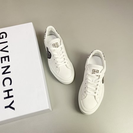 Givenchy Joint graffiti sneakers