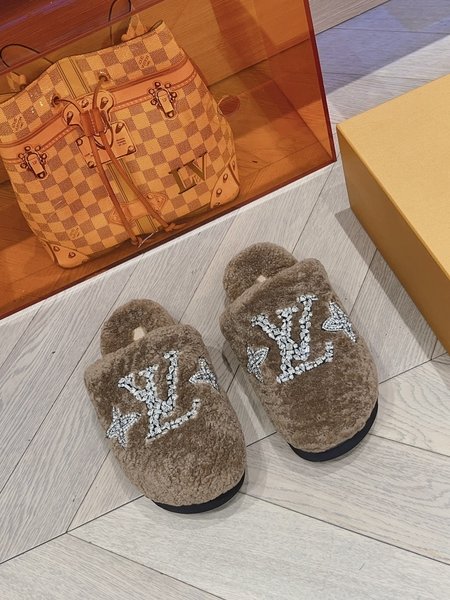 Louis Vuitton Sheep wool hand-sewn wool slippers with Swarovski crystal diamond buttons