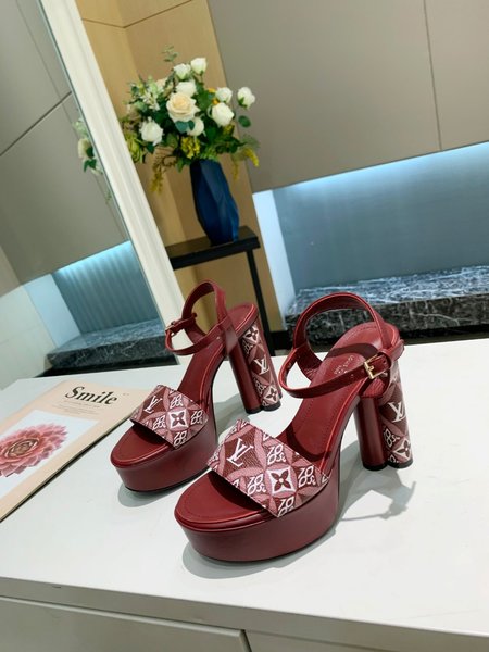 Louis Vuitton Color matching design with height 11.5cm